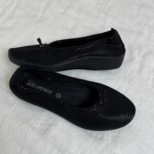 Cute Simple Black Arcopedico Flats With Adjustable Toggle Size 39